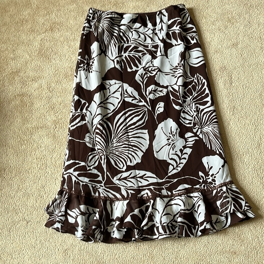 Ladies like new brown/white floral skirt, sz.L, fully lined! Elastic waist!